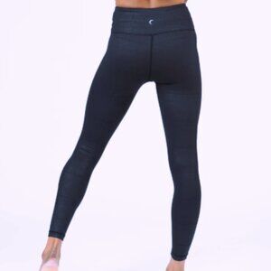 Black Venom Light n Tight Hi-Rise 7/8 24" size 8-10